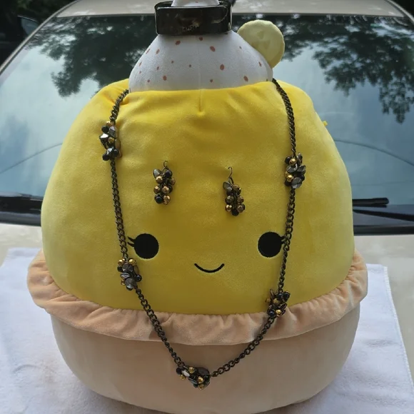 Charming Yellow and Black Women's Necklace Set - Picture 1 of 8